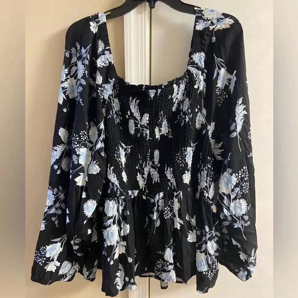 Torrid blouse smocked bodice long sleeve black in floral print 5X NWT $59 - Picture 5 of 9